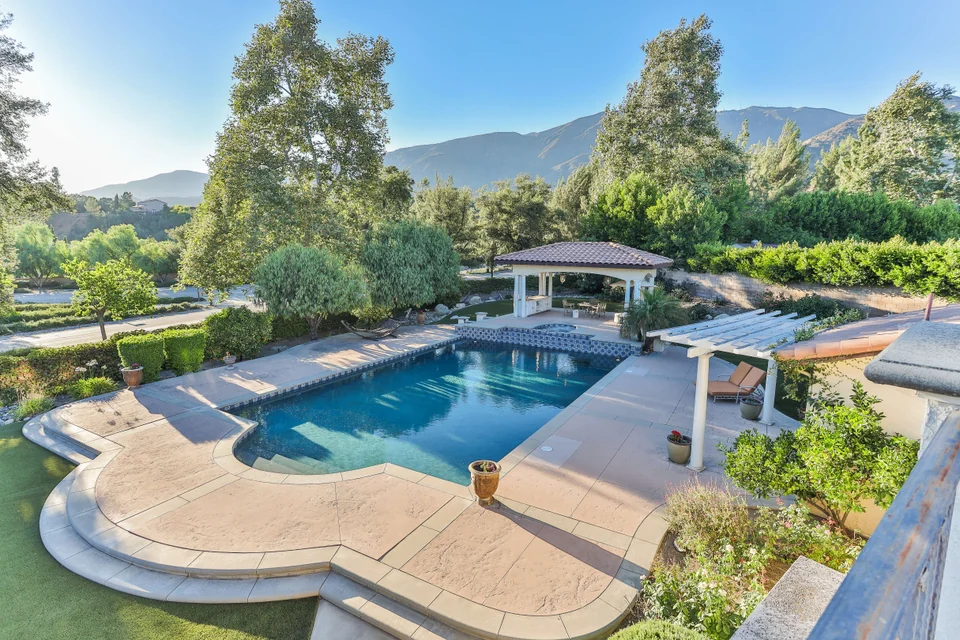 Professionally photographed pool and mountain view