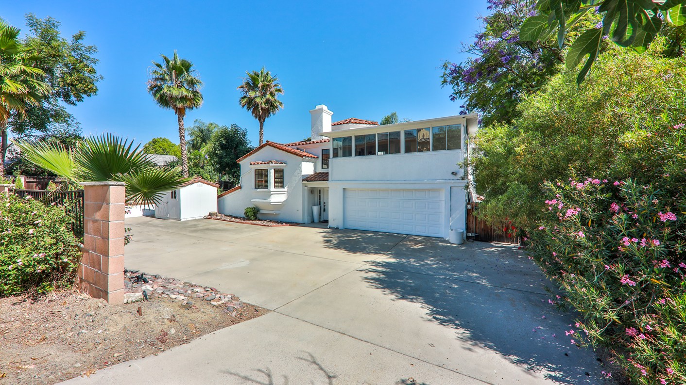 22562 Canyon Club Drive, Canyon Lake, CA 92587