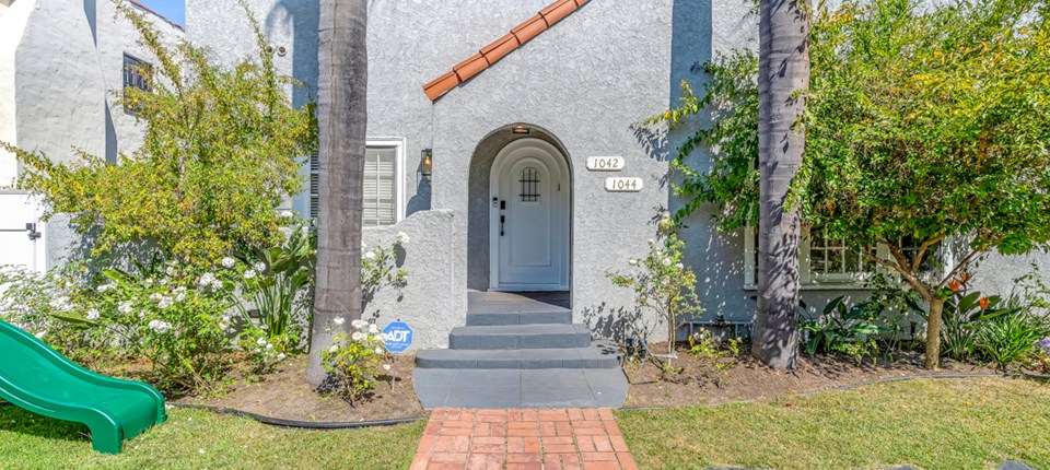 1042 Meadowbrook Avenue, Mid City, CA 90019