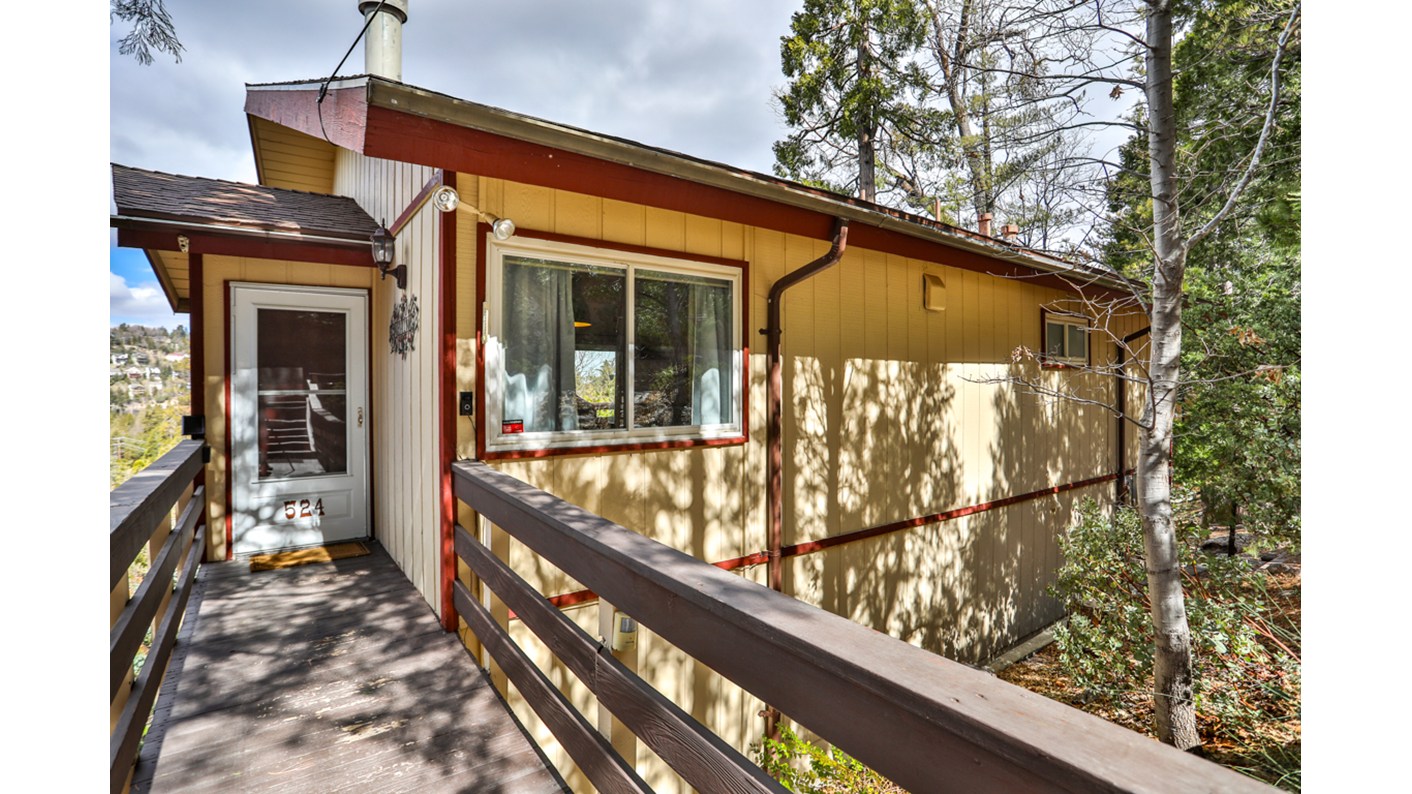 524 Pioneer Road, Lake Arrowhead, CA 92352