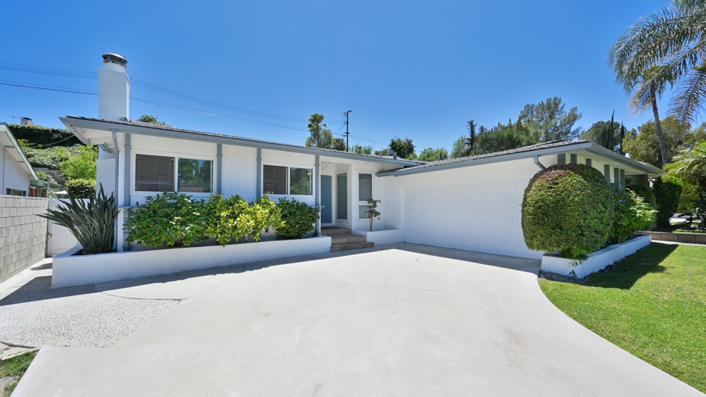 23952 West Oxnard Street, Los Angeles, CA 91367