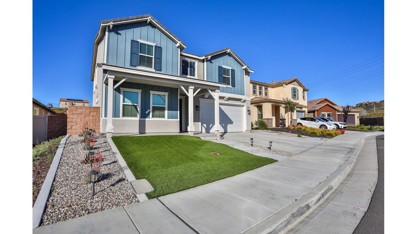 41037 Chambord Drive, Lake Elsinore, CA 92532