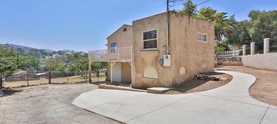 9860 McBroom St, Shadow Hills, CA 91040