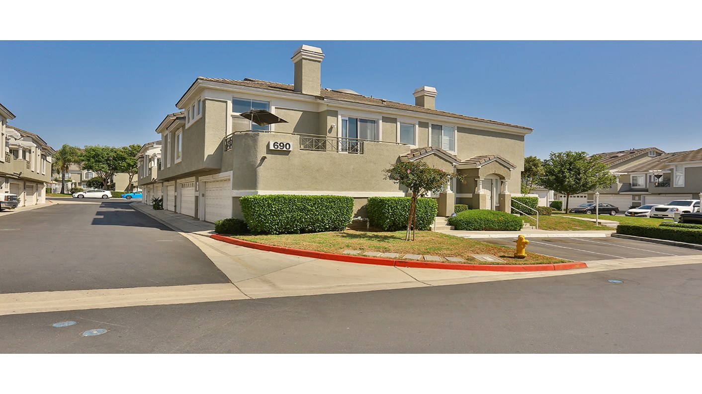 690 Azure Lane Unit #1, Corona, CA 92879