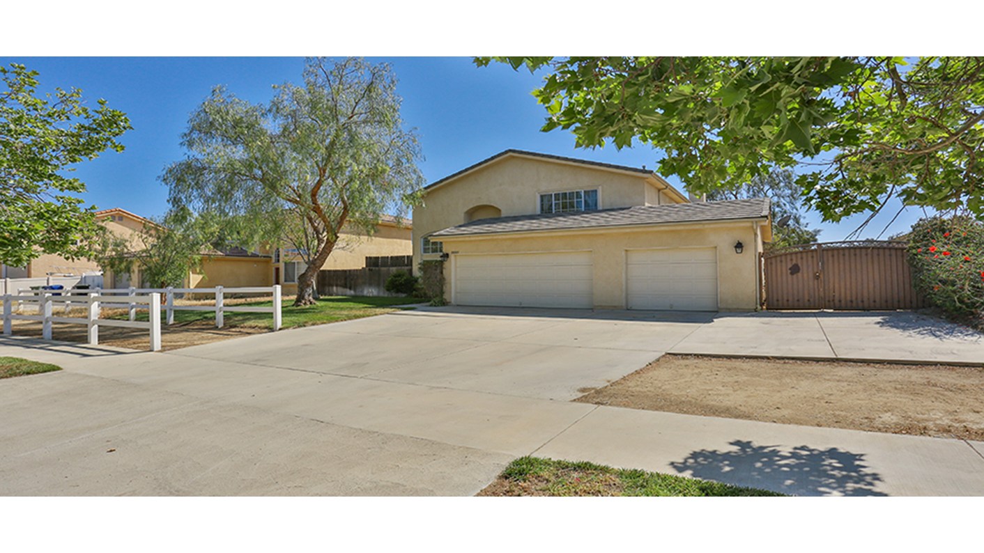 10085 Bromont Avenue, Sun Valley, CA 91352