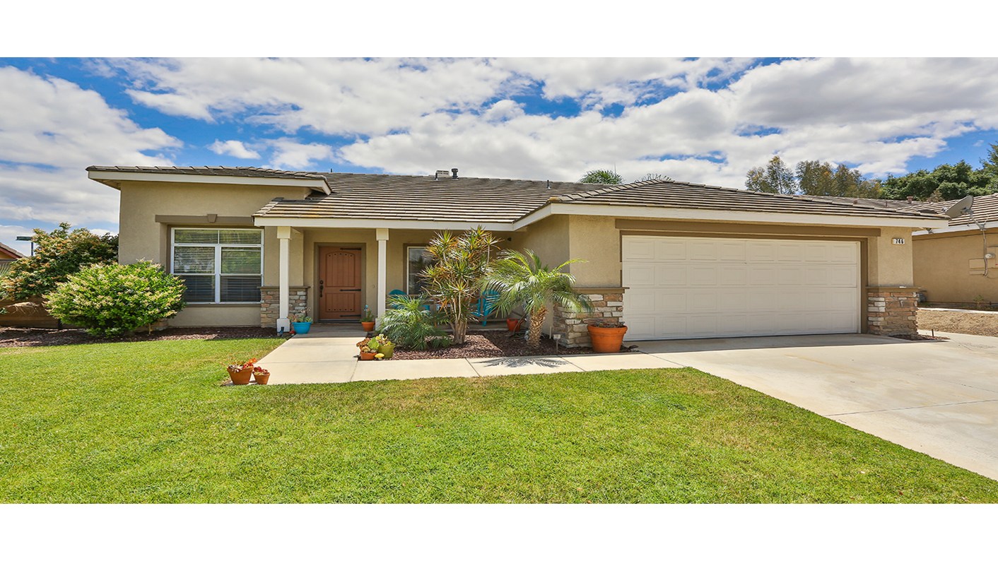 746 Canary Lane, Corona, CA 92879