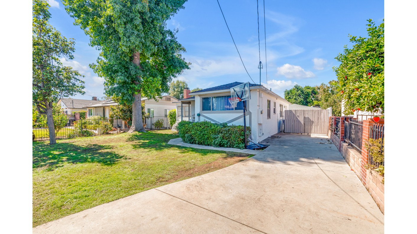 7435-7437 Balcom Avenue, Reseda, CA 91335