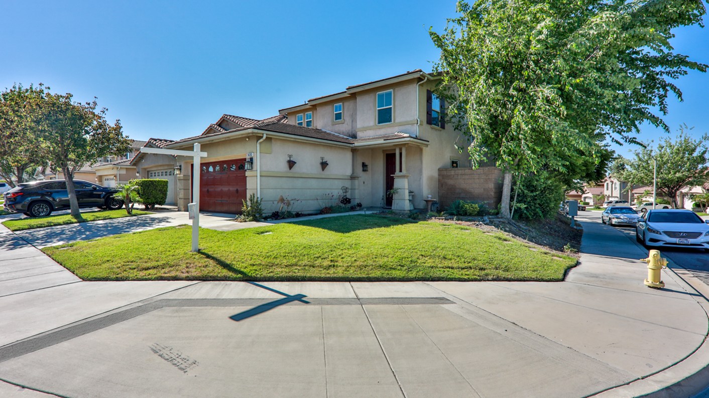 16203 Los Coyotes Street, Fontana, CA 92336