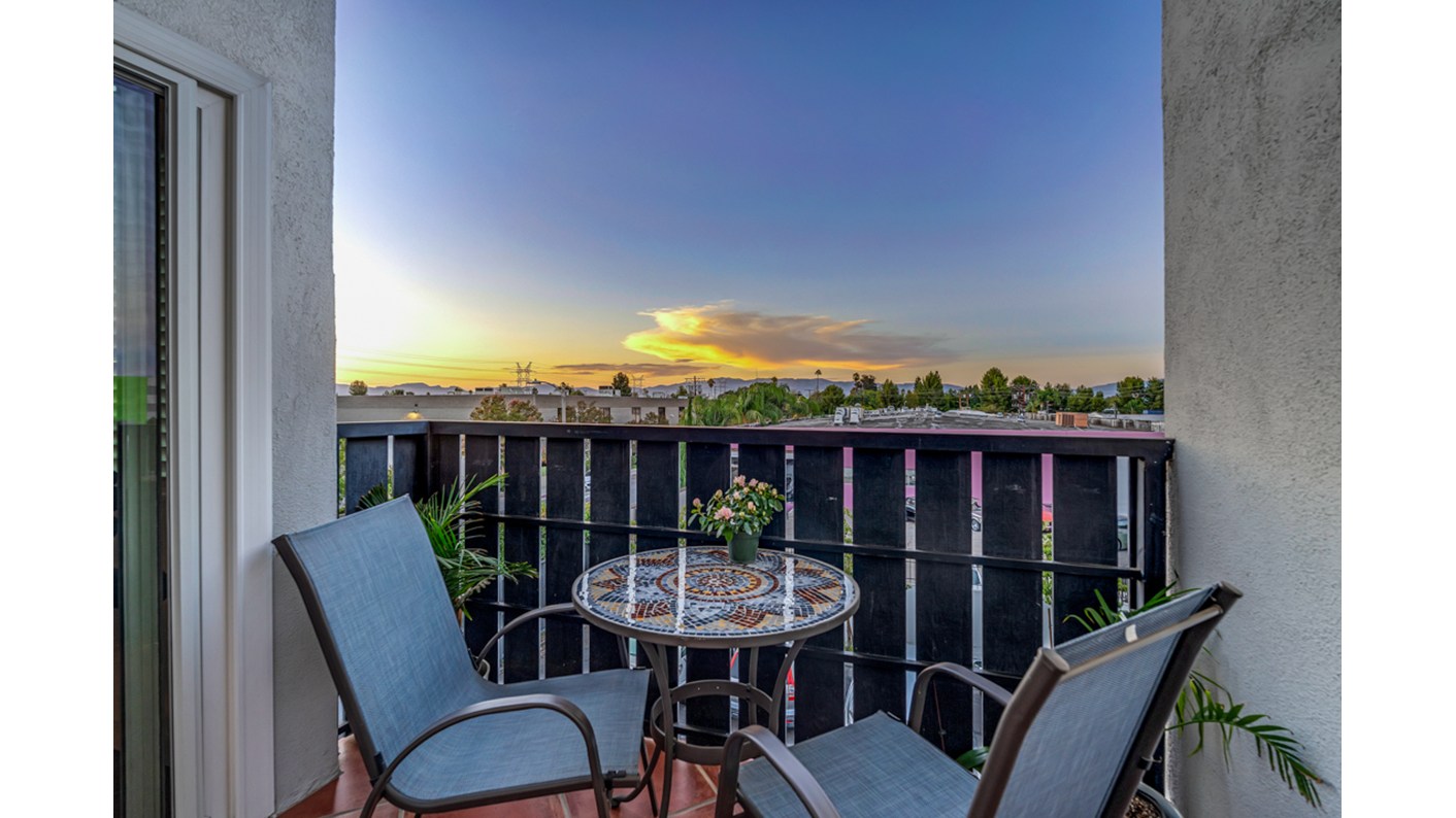 18645 Hatteras Street 230, Los Angeles, CA 91356