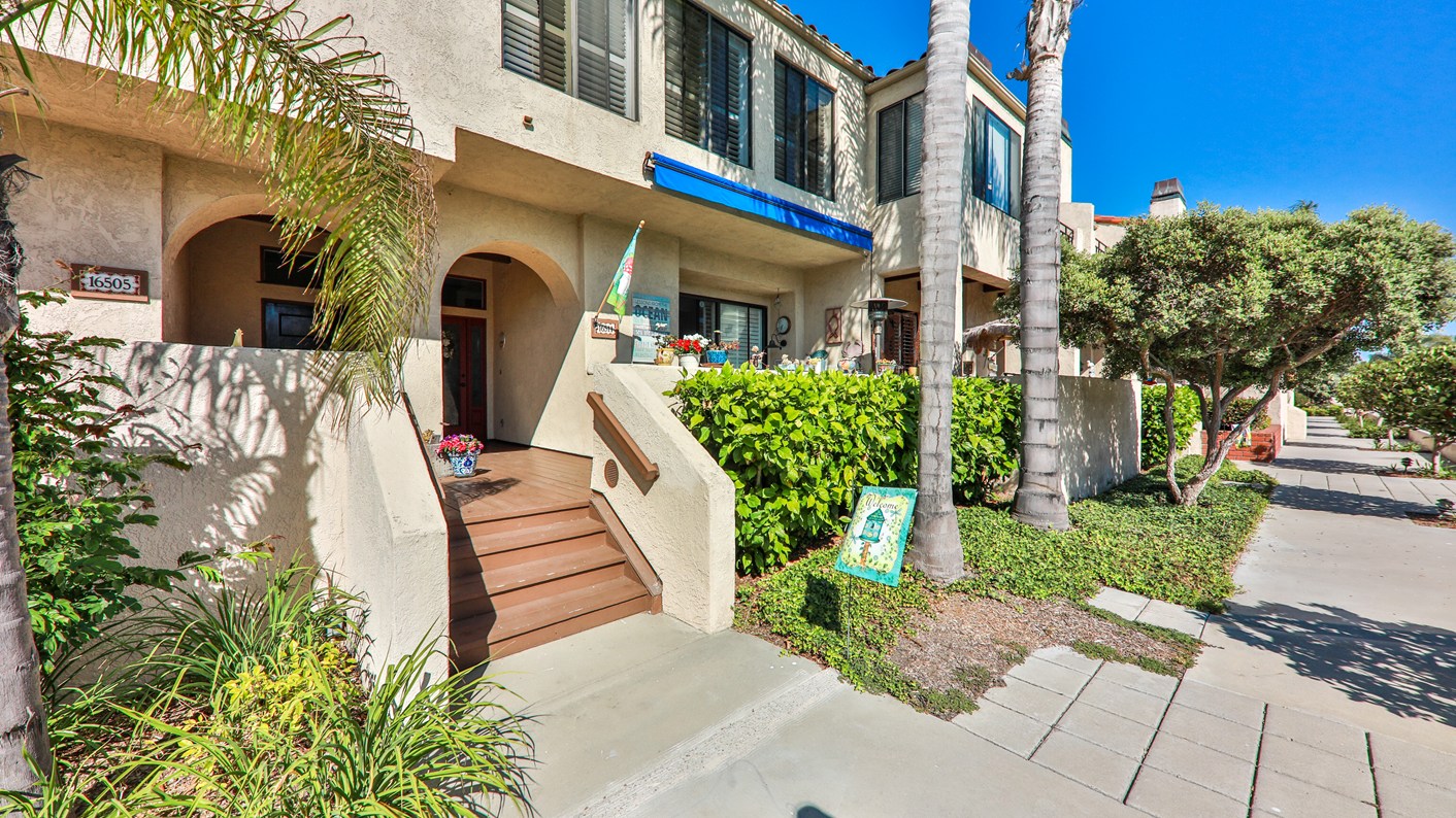 16511 Tropez Lane, Huntington Beach, CA 92649