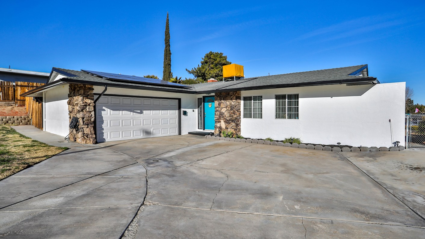 13983 Wimbleton Drive, Victorville, CA  92395