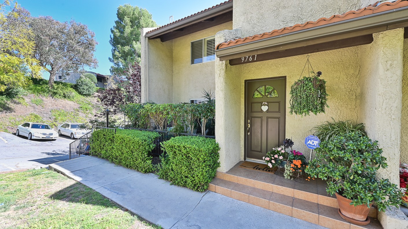 9761 Vía Nola, Burbank, CA 91504