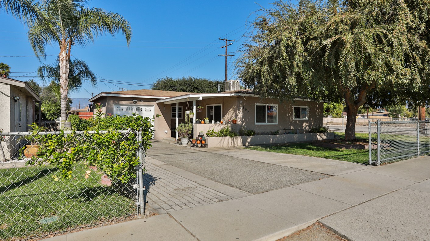 802 West Brockton Avenue, Redlands, CA 92374