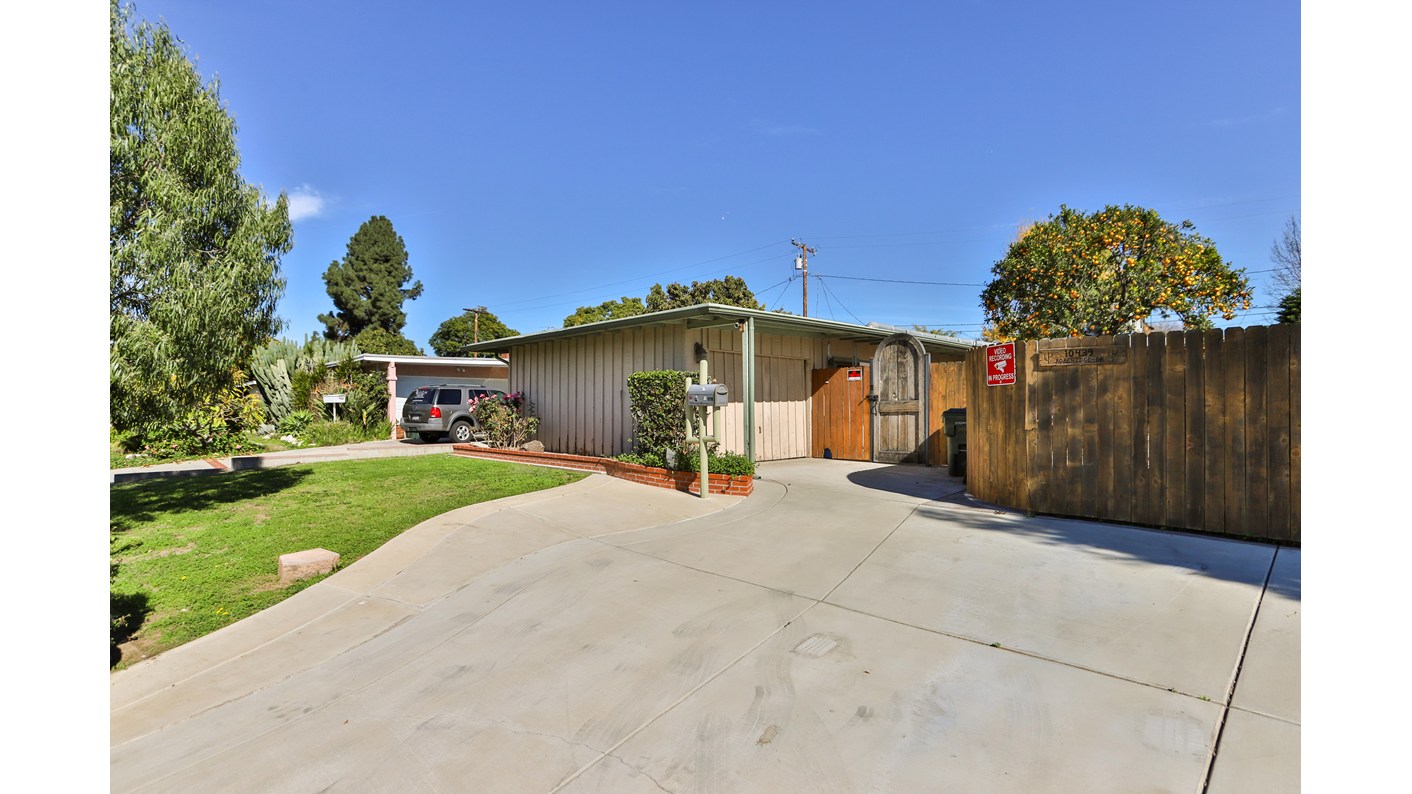 10439 Rose Hedge Drive, Whittier, CA 90606