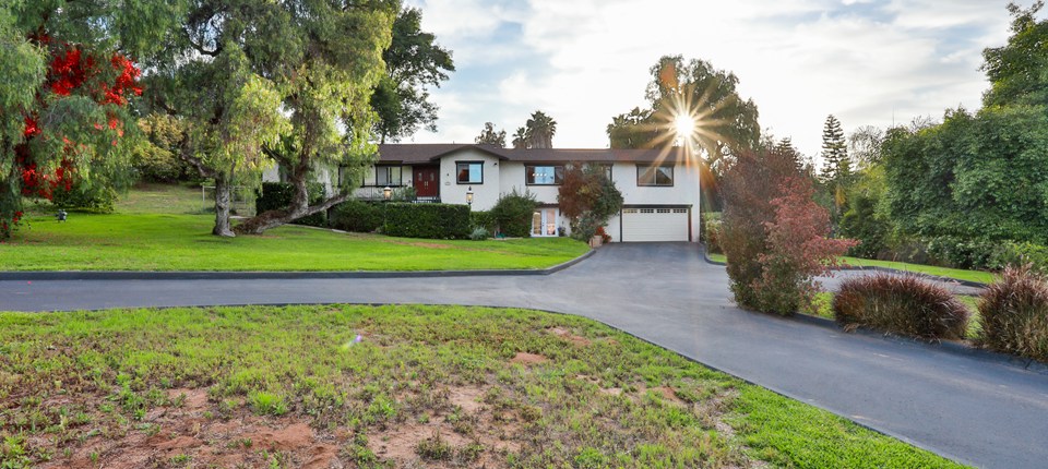 890 Singing Trails Drive, El Cajon, CA 92019