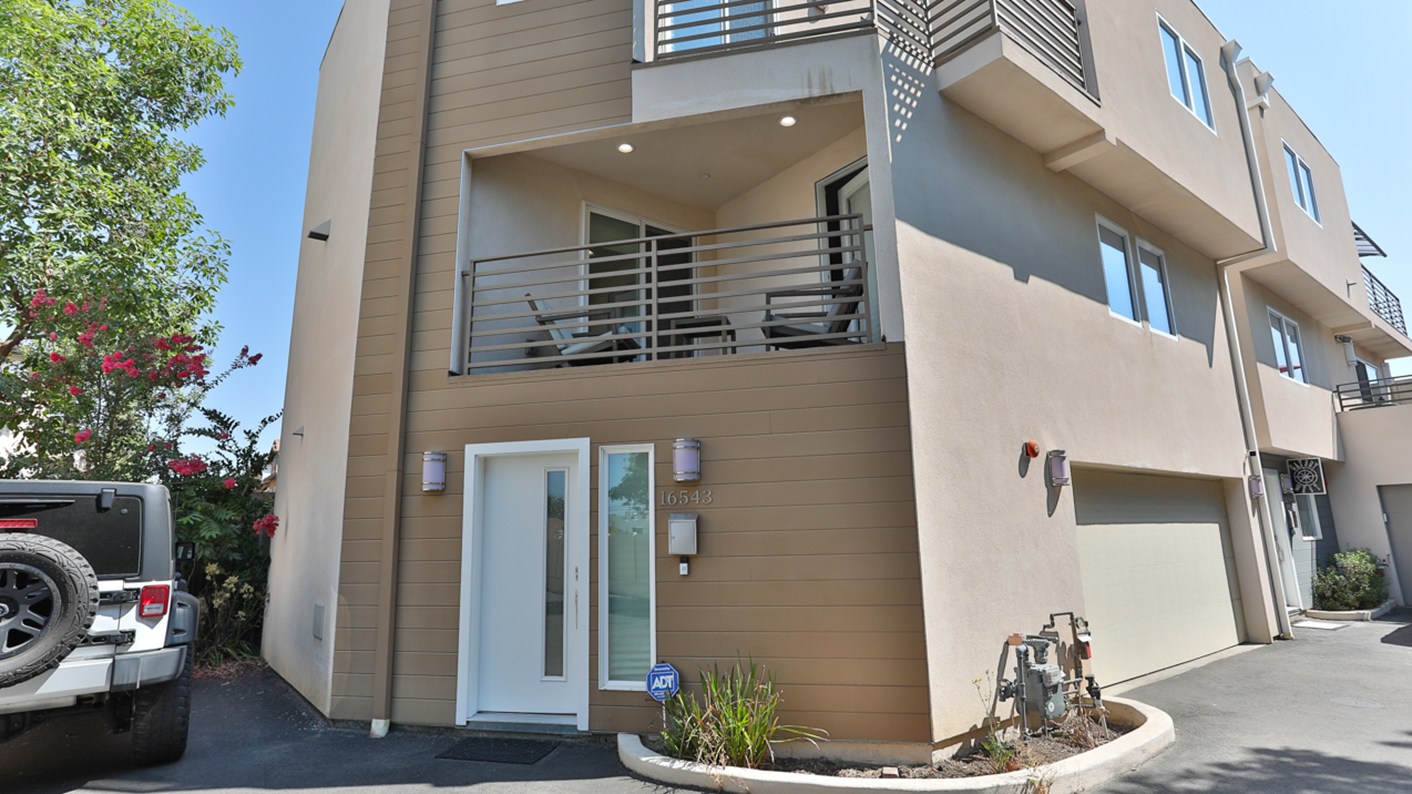 16543 Vine Terrace, Lake Balboa, CA 91406