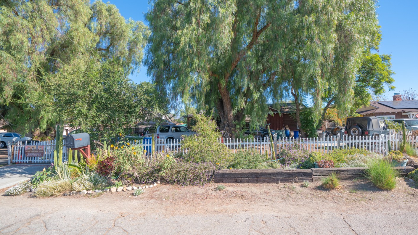 8900 Helen Avenue, Los Angeles, CA 91352