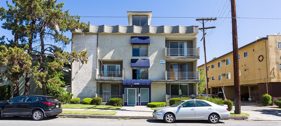 13157 Oxnard St 202, Los Angeles, CA 91401