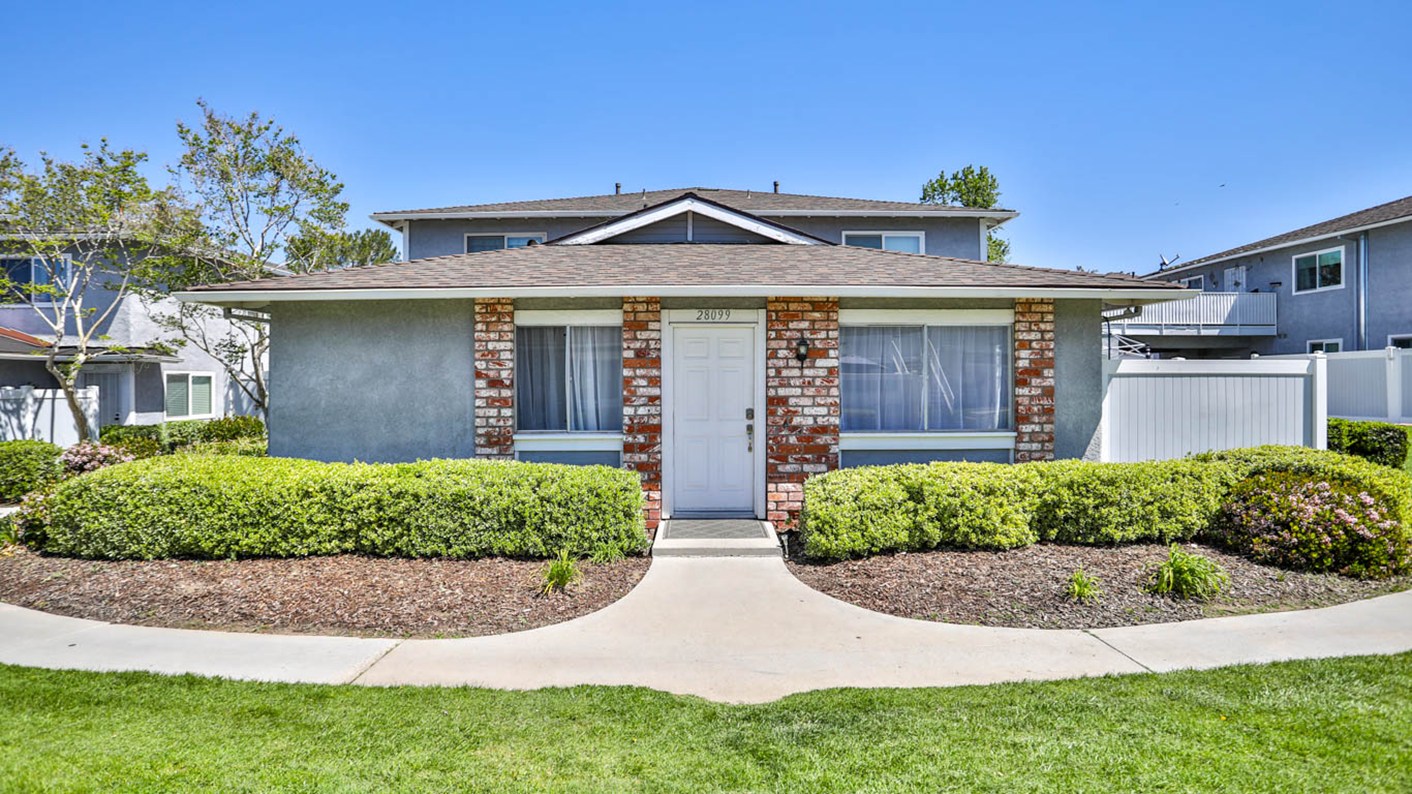 28099 Robin Avenue, Saugus, CA 91350