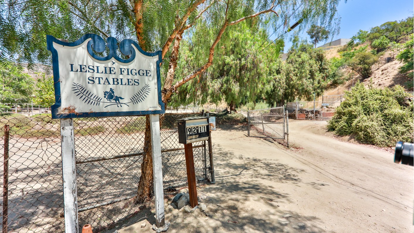 9211 Del Arroyo Drive, Los Angeles, CA 91352