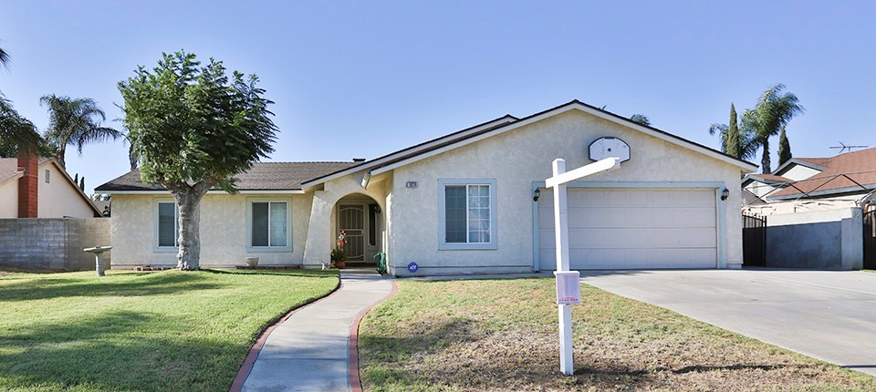 1028 W Woodcrest St, Bloomington, CA 92316