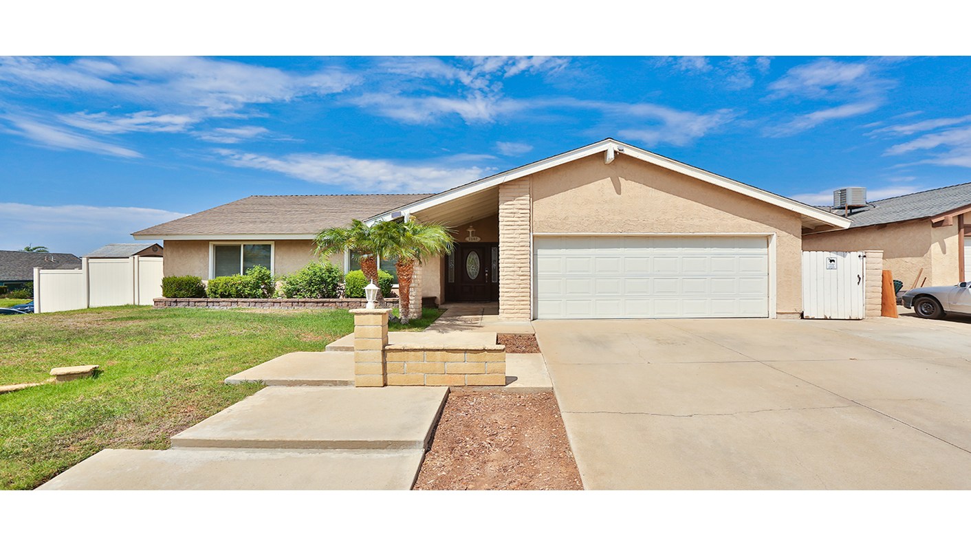 1147 Holly Circle, Corona, CA 92882
