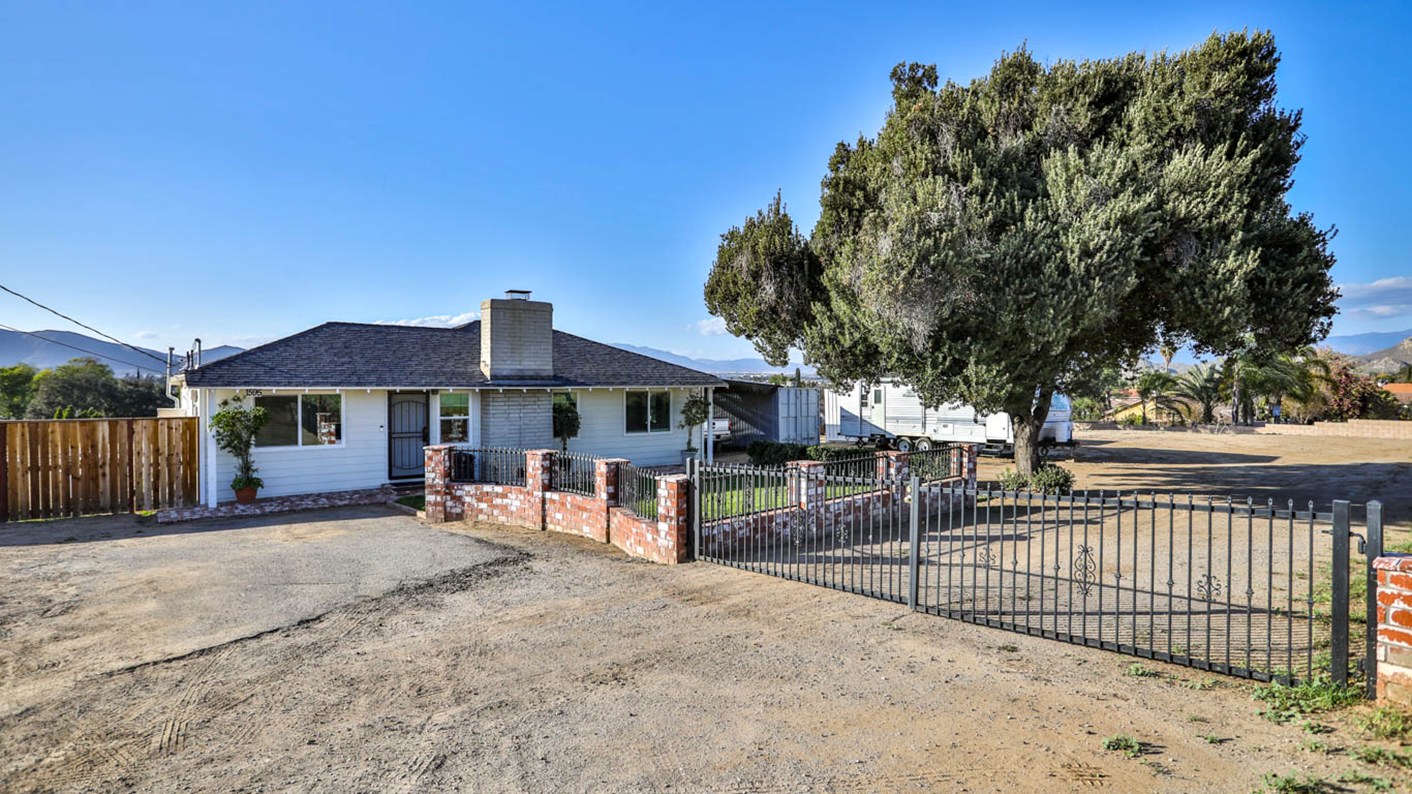 1595 Davies Drive, Riverside, CA 92501