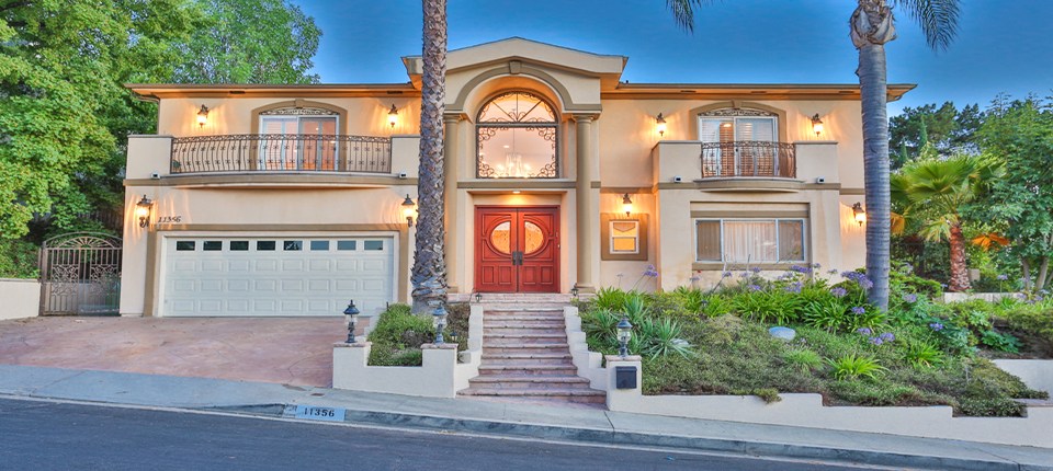 11356 Dona Lola Dr, La, CA 91604