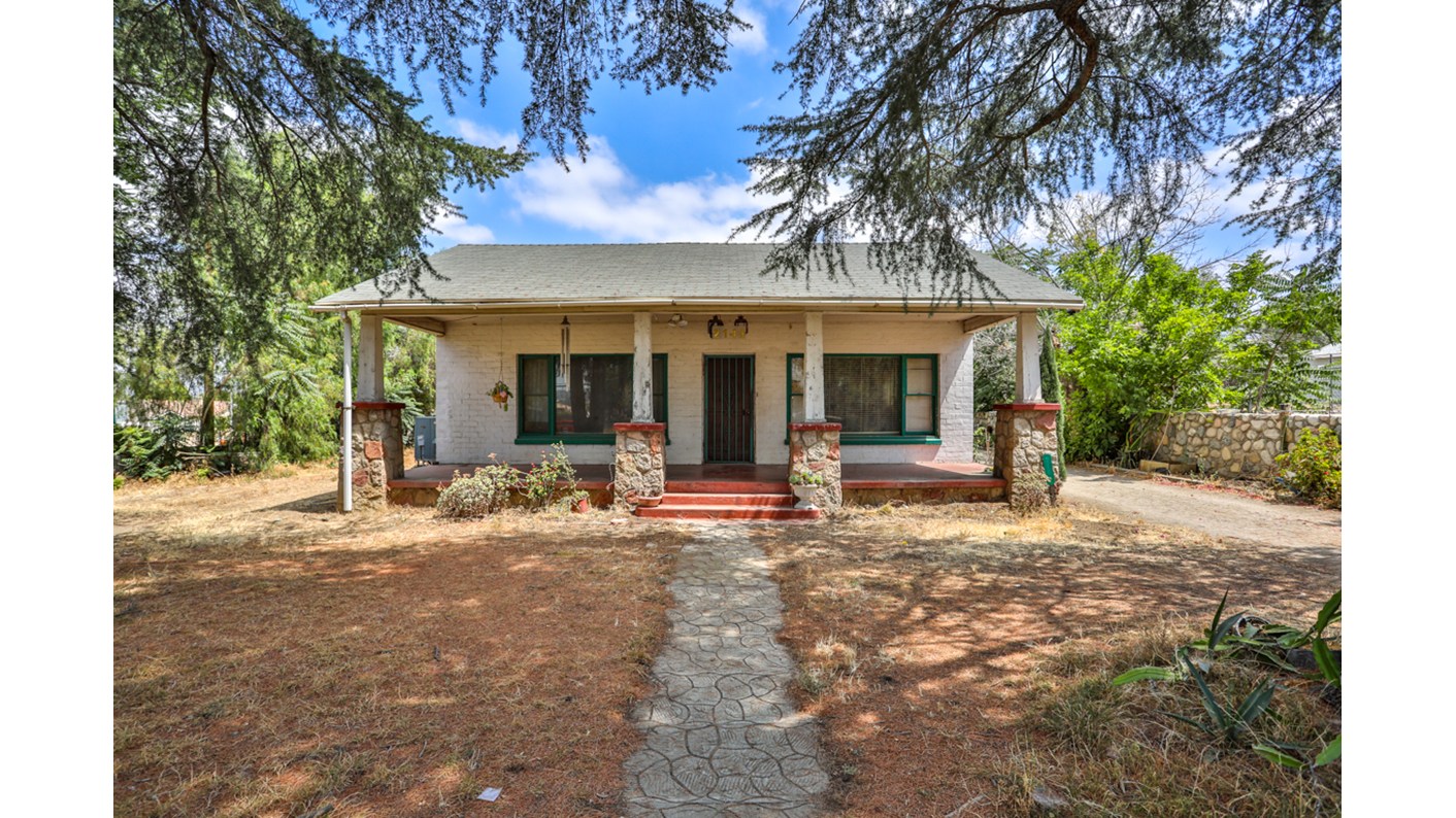 2143 Mentone Boulevard, Mentone, CA 92359
