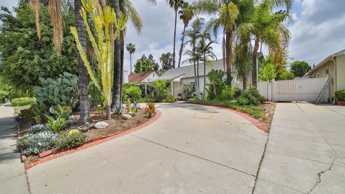 1016 South Los Robles Avenue, Pasadena, CA 91106