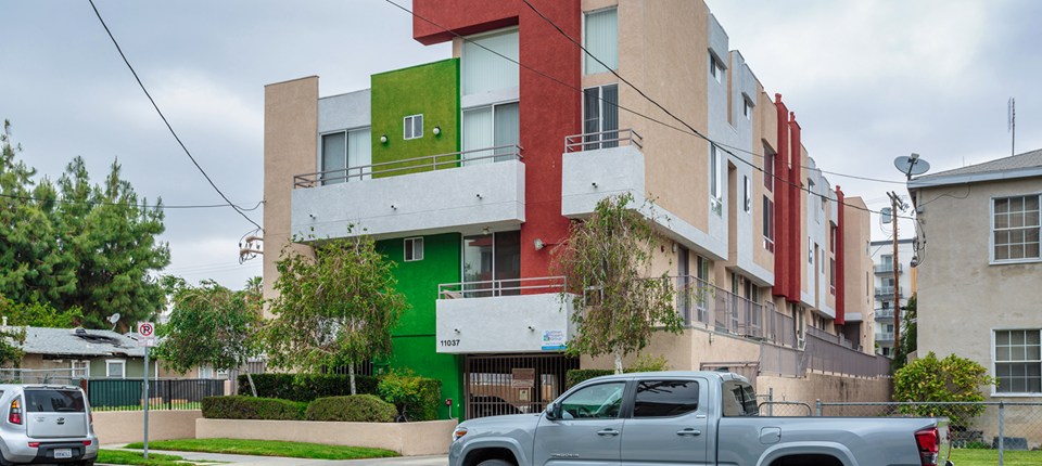 11037 Hartsook Street 205, Los Angeles, CA 91601