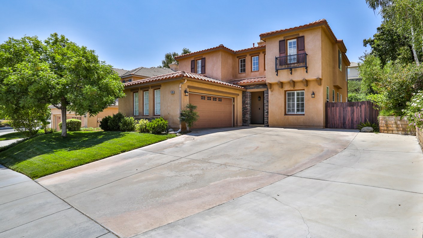 25709 Hawthorne Place, Newhall, CA 91381