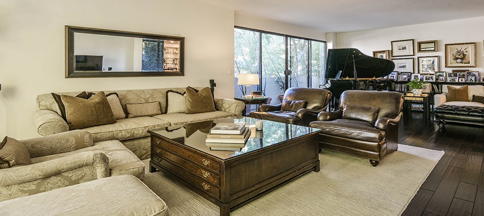 325 N. Oakhurst #204, Beverly Hills, CA 90210