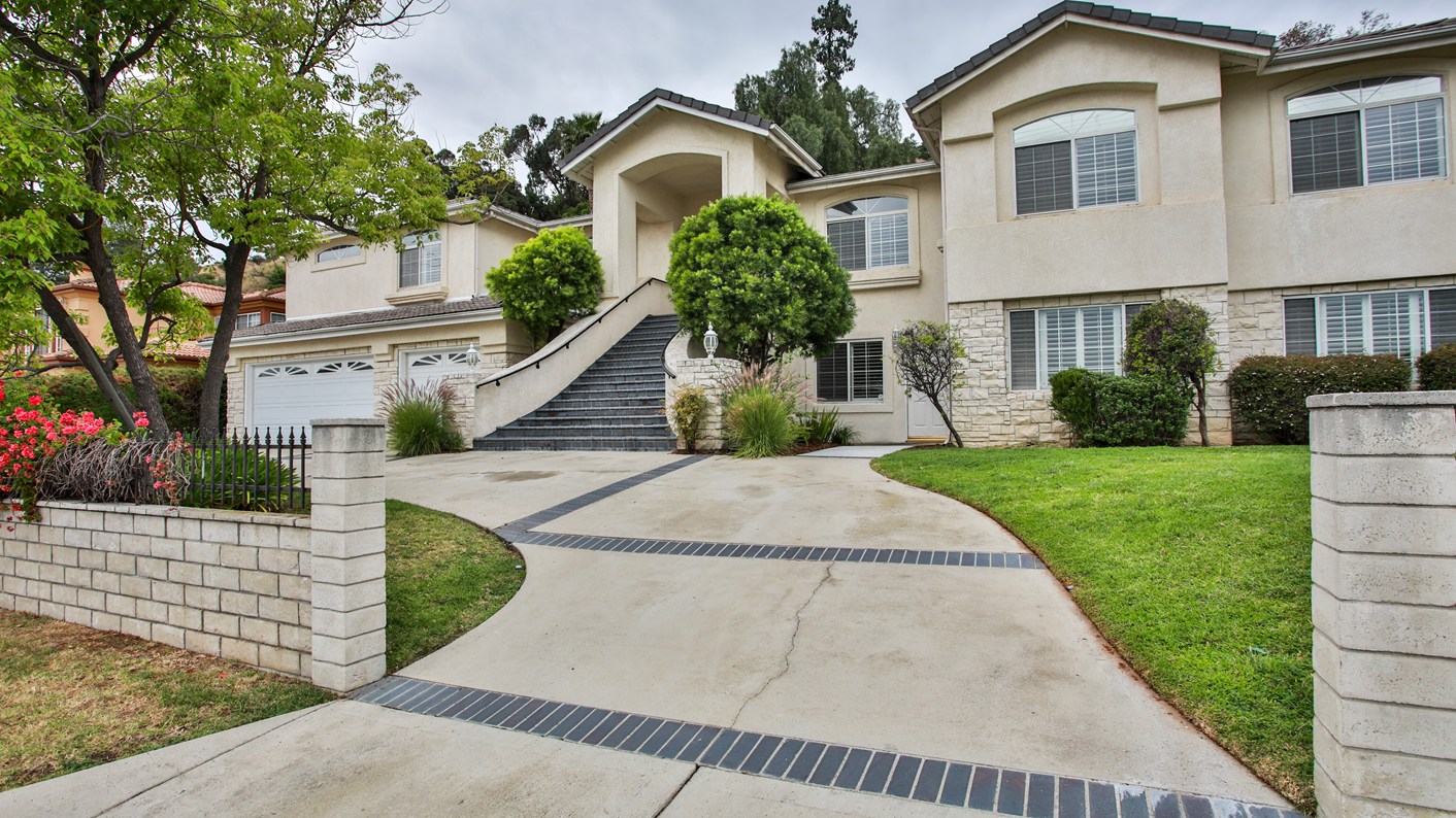 1213 West Sierra Madre Avenue, Glendora, CA 91741