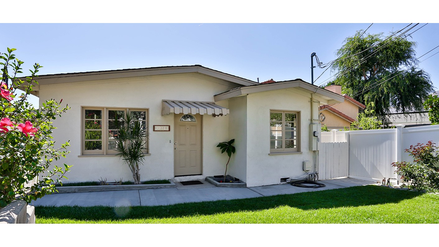 10943 Scoville Ave, Sunland, CA 91040