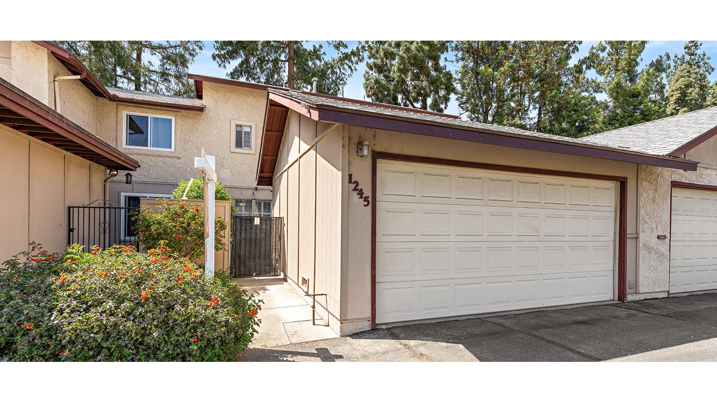 1245 North Tam O Shanter Drive, Azusa, CA 91702