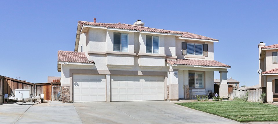 15174 Desert St, Adelanto, CA 92301