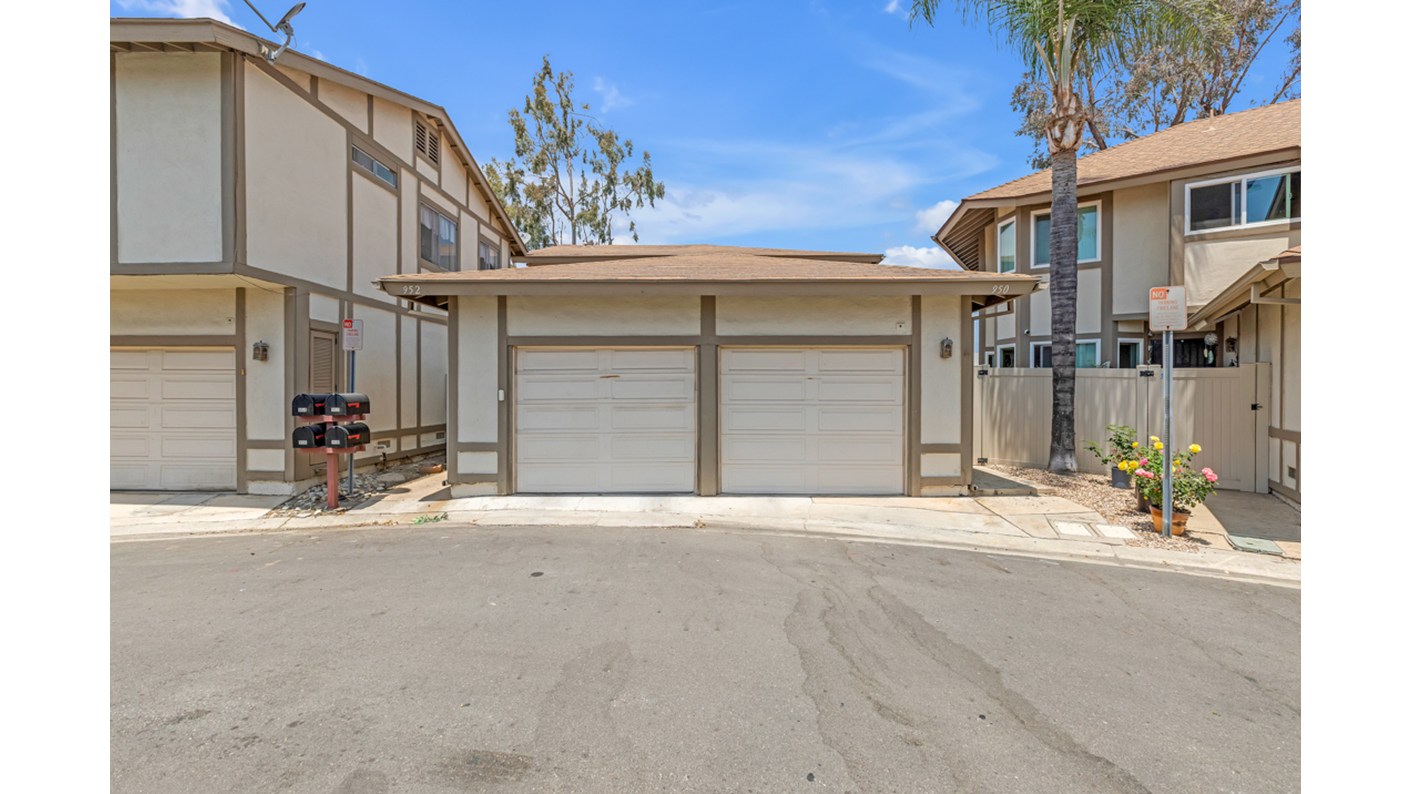 952 Pinyon Court, Ontario, CA 91762