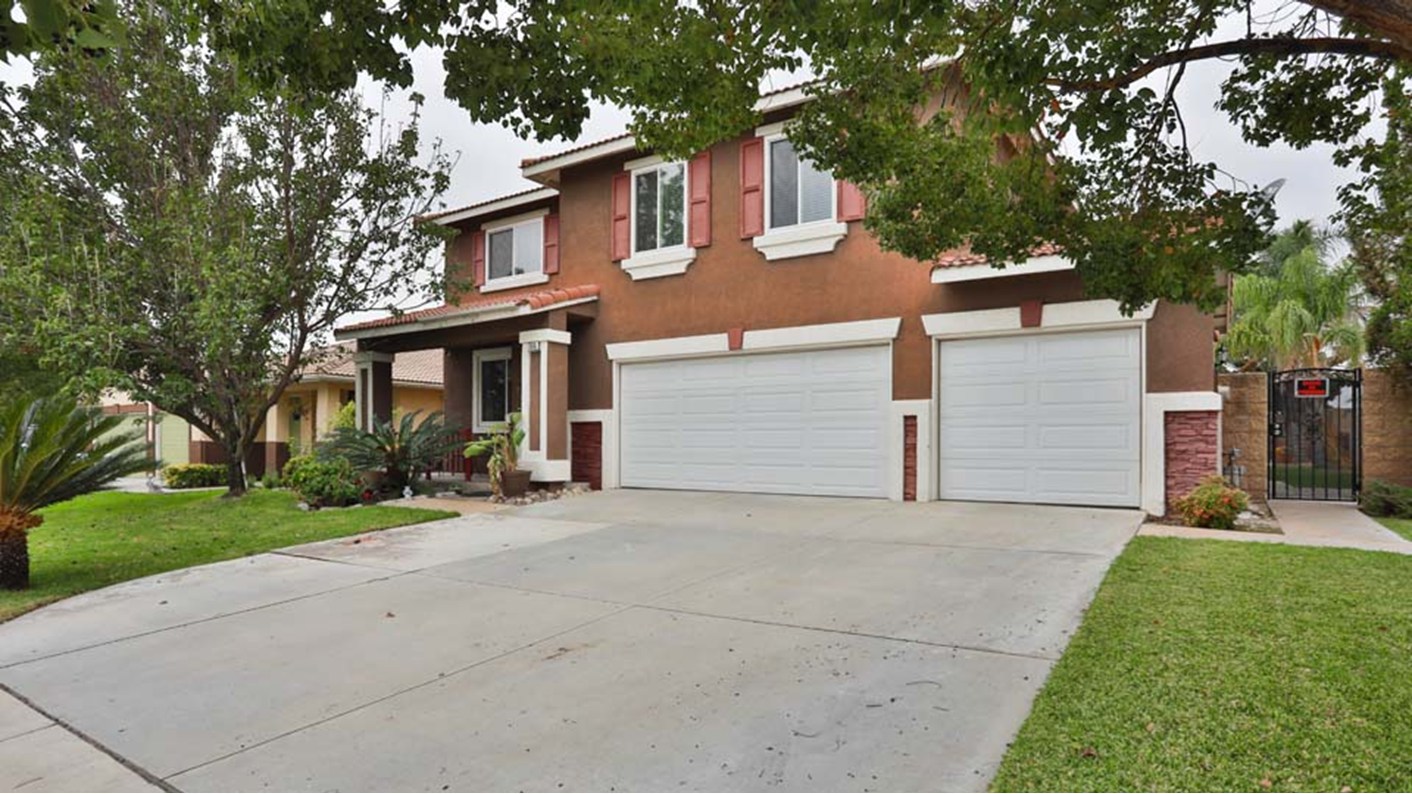 7044 Oregon Street, Fontana, CA 92336