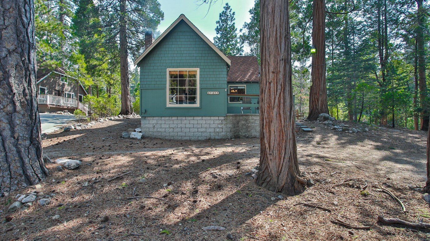 27277 Little Bear Road, Lake Arrowhead, CA 92317