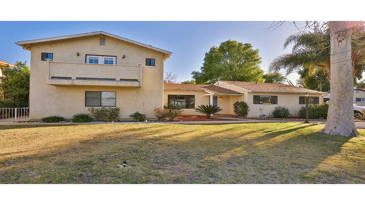 23122 Victory Boulevard, Los Angeles, CA 91367