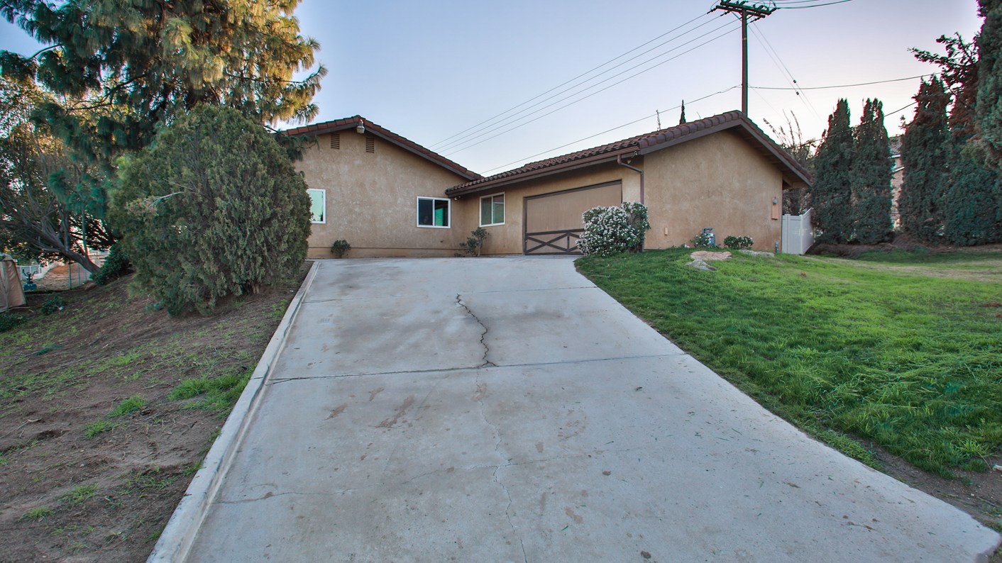 18021 Mariposa Avenue, Riverside, CA 92508