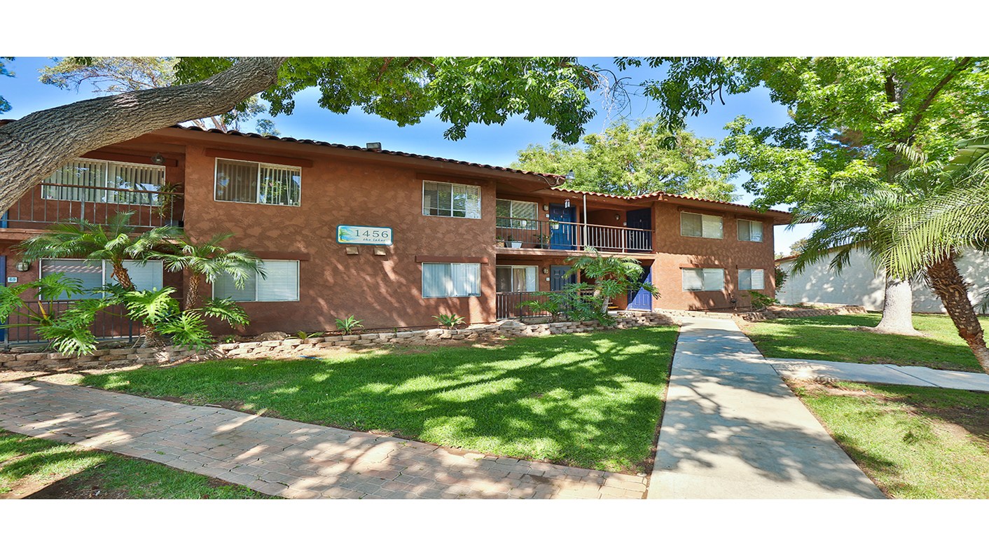 1456 Chalgrove Drive Unit H, Corona, CA 92882