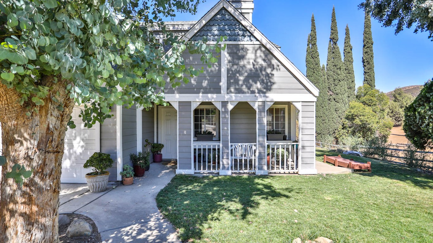 950 Greenwood Avenue, Devore, CA 92407