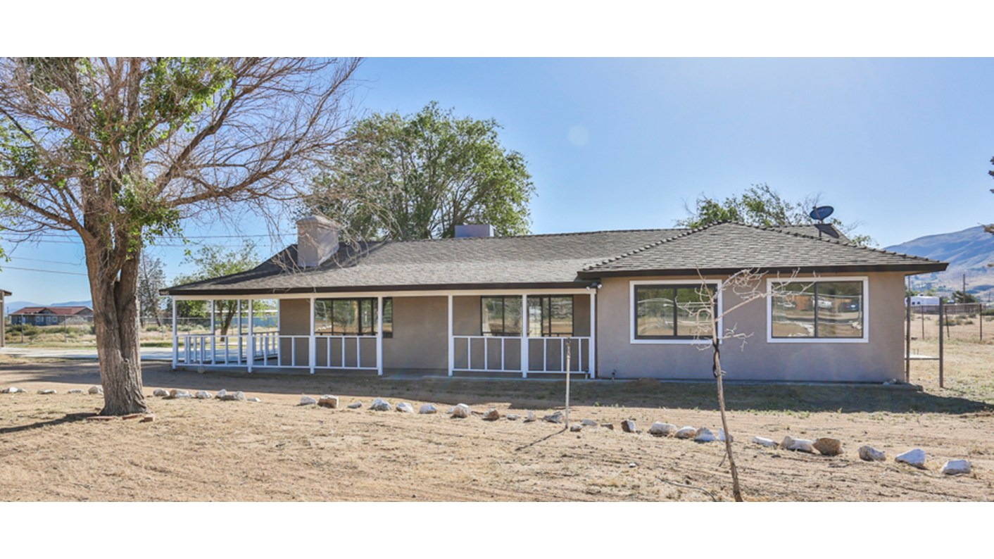 9445 Manzanita St, Apple Valley, CA 92308