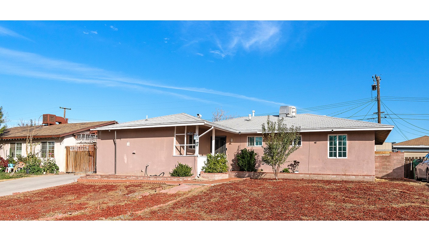 38532 36th Street East, Palmdale, CA 93550