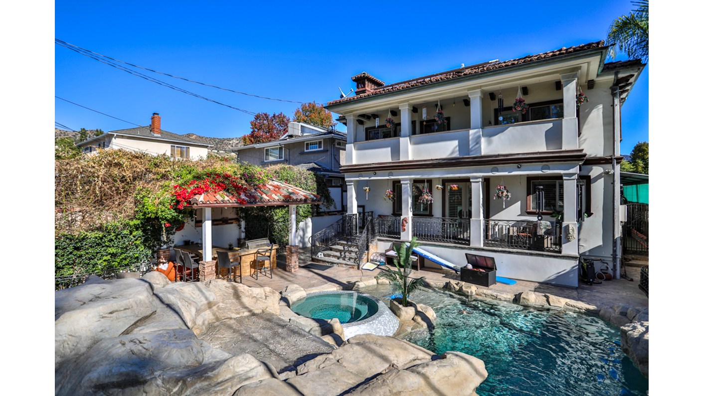 3057 North Naomi Street, Burbank, CA 91504