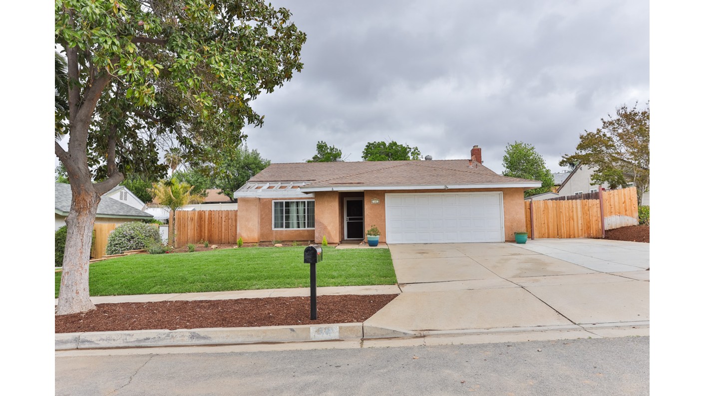 50 Greenbriar Court, Redlands, CA 92374