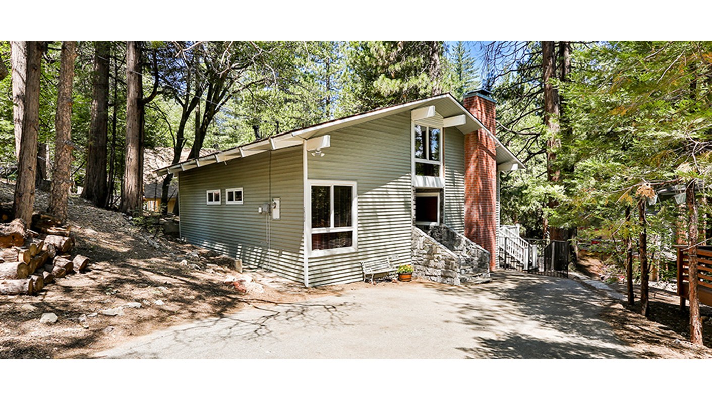 26588 Sugar Cone Ln, Twin Peaks, CA 92391