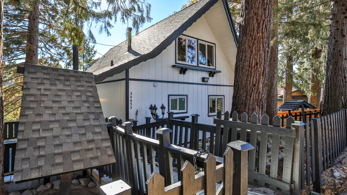 24833 Matterhorn Court, Crestline, CA 92325